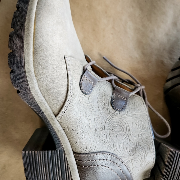 Women's Embossed Lace-Up Ankle Boot in Taupe - Picture 6 of 7